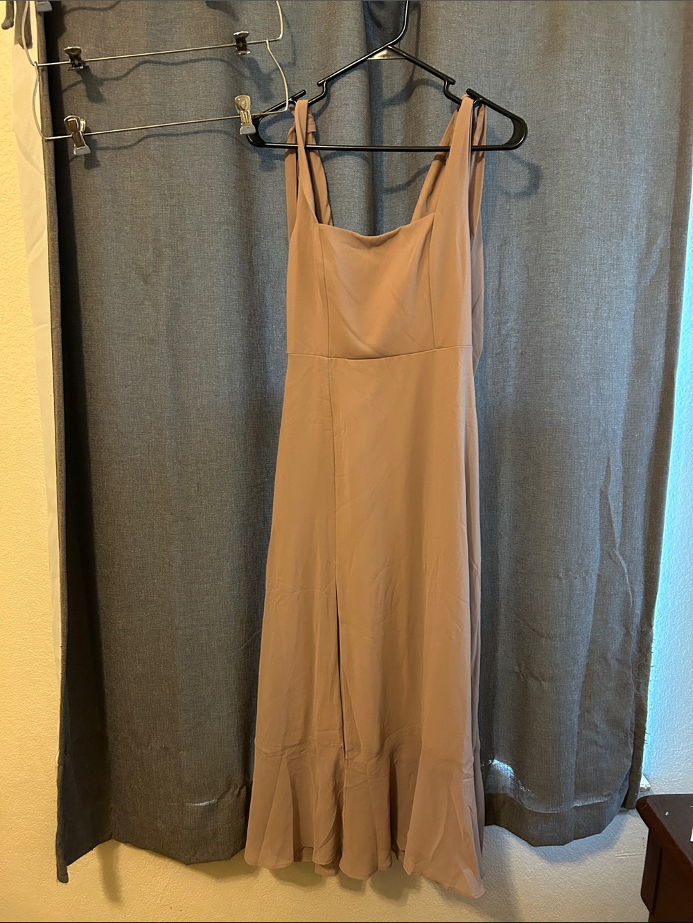 MUMU Elegant Sleeveless Taupe Midi Dress